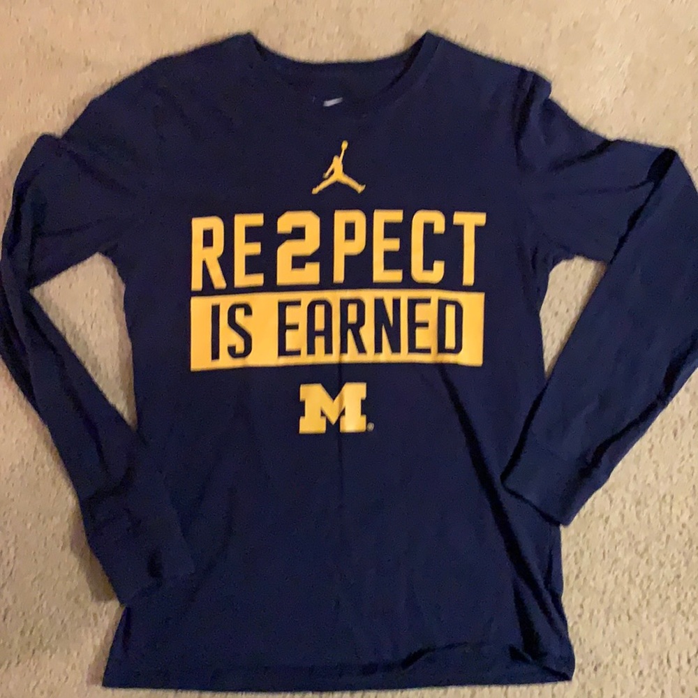 Nike U of Michigan UM Mens long sleeve basketball shirt